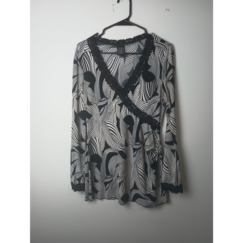 Women's Suzie‎ in the City lace Faux Wrap Blouse Size Medium Black White grudge